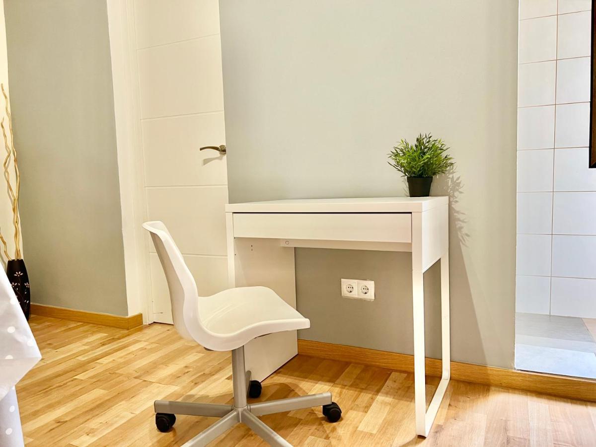 Comfortable Renovated Flat, Wifi! 바달로나 외부 사진